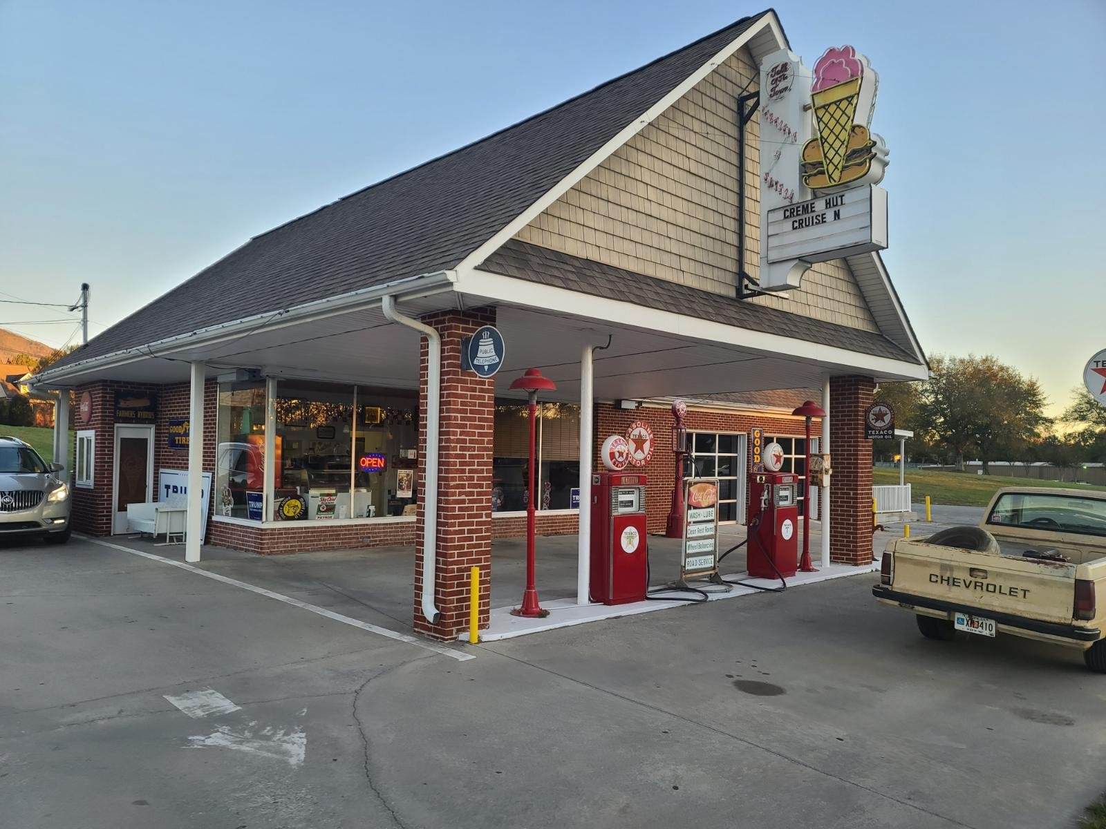 Creme Hut
